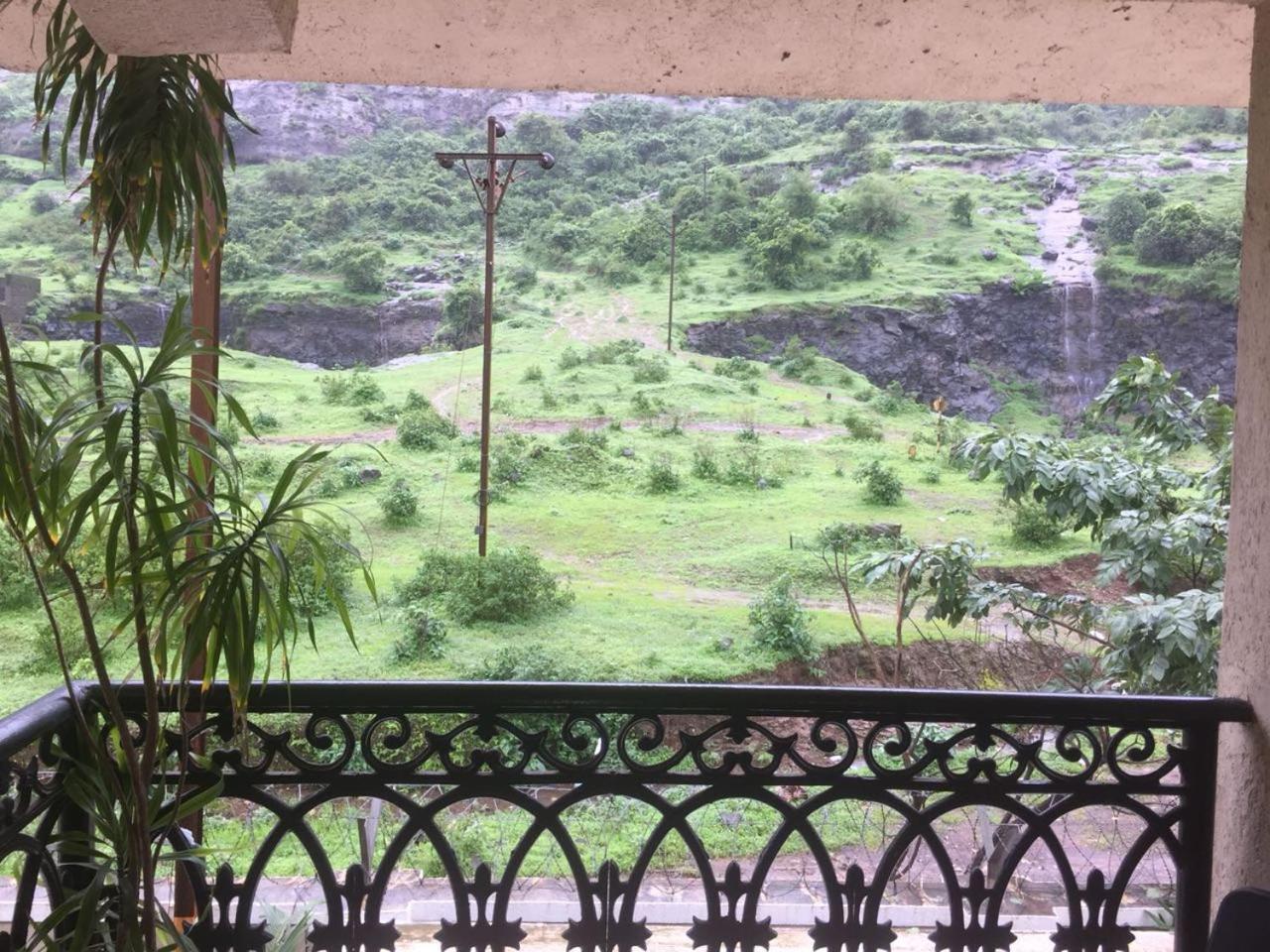 Misty Meadows, Lonavala Hotel Ngoại thất bức ảnh