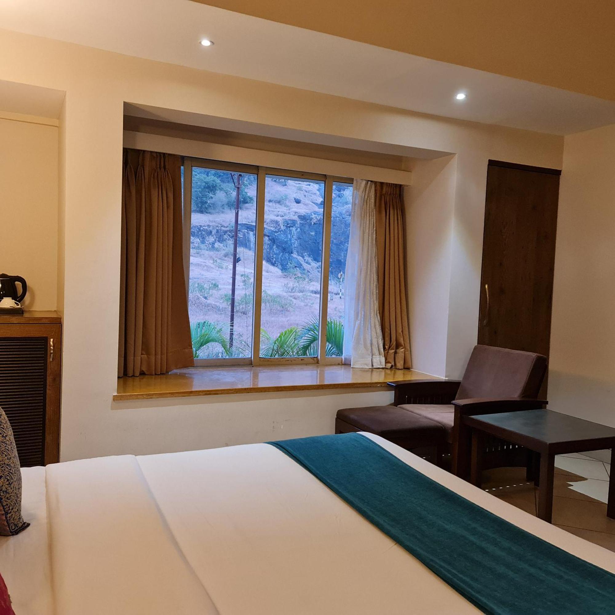 Misty Meadows, Lonavala Hotel Ngoại thất bức ảnh