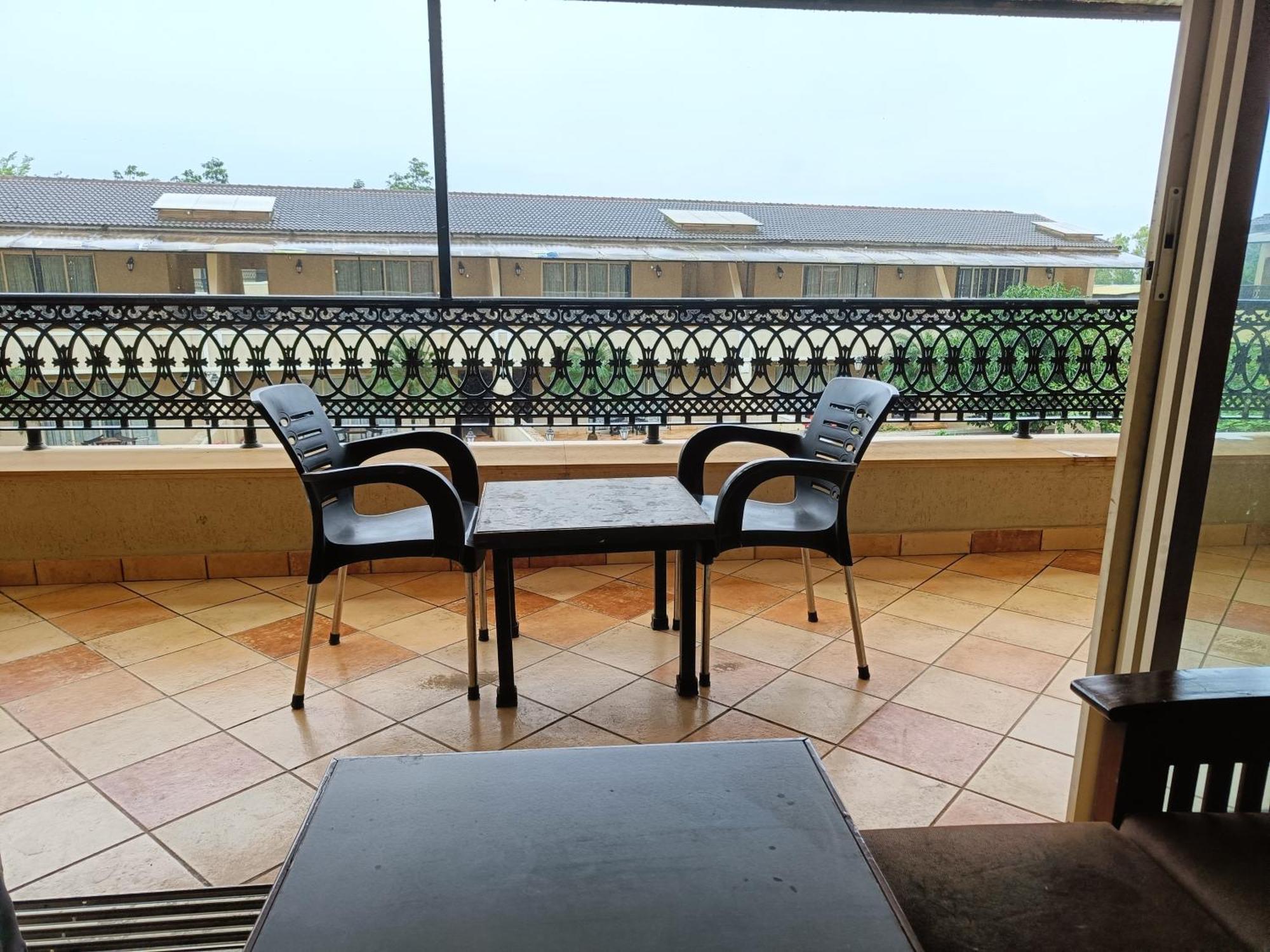 Misty Meadows, Lonavala Hotel Ngoại thất bức ảnh